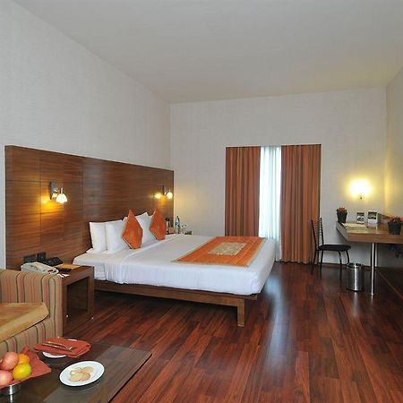Vits Hotel Пуна Экстерьер фото