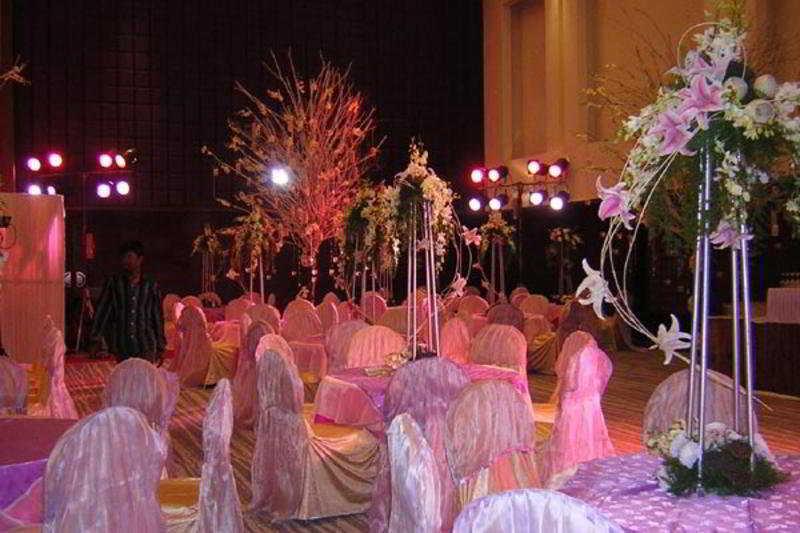 Vits Hotel Пуна Ресторан фото