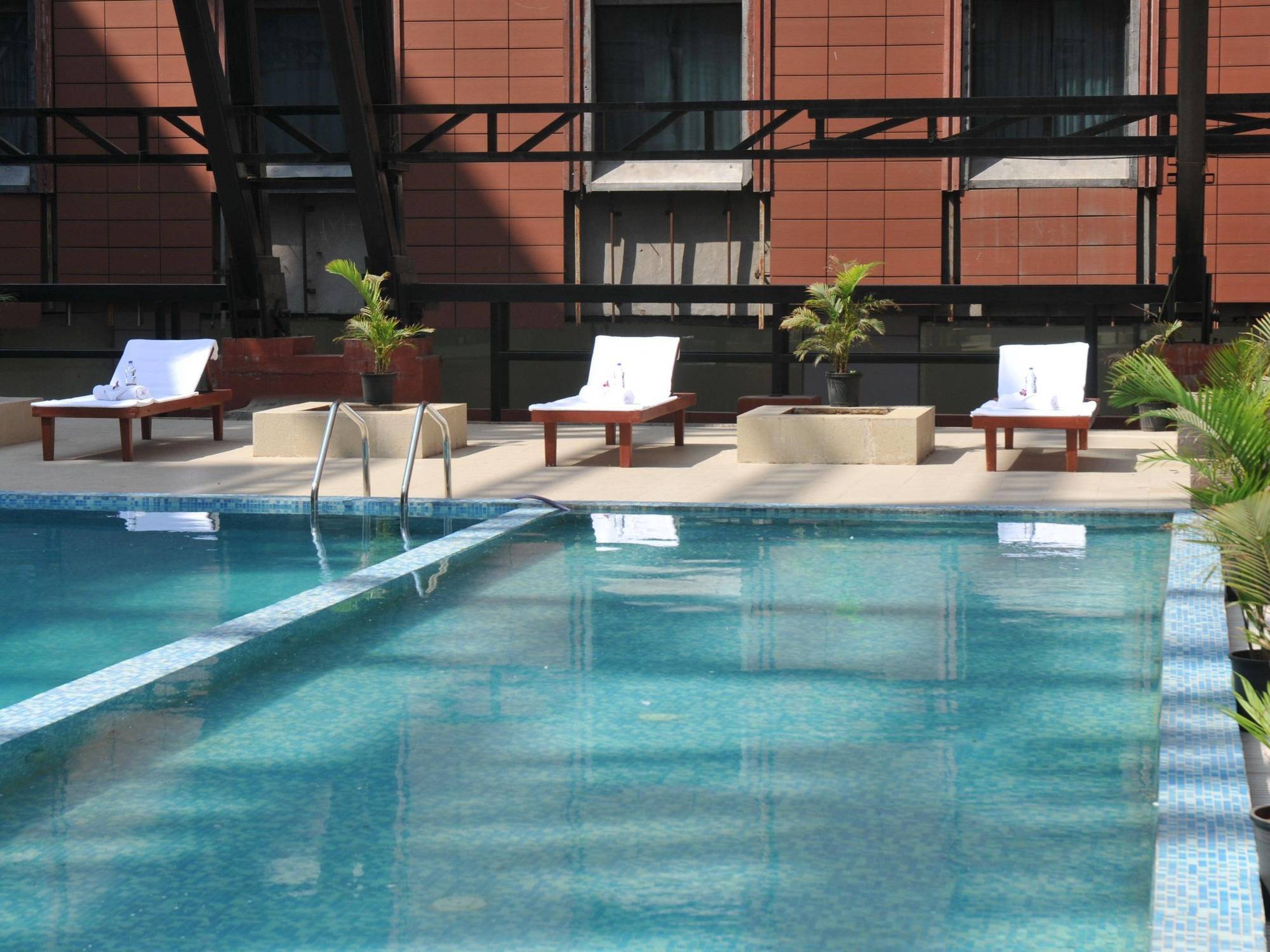 Vits Hotel Пуна Экстерьер фото